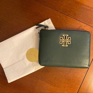 🆕 Tory Burch Britten Pouch Wristlet -Authentic